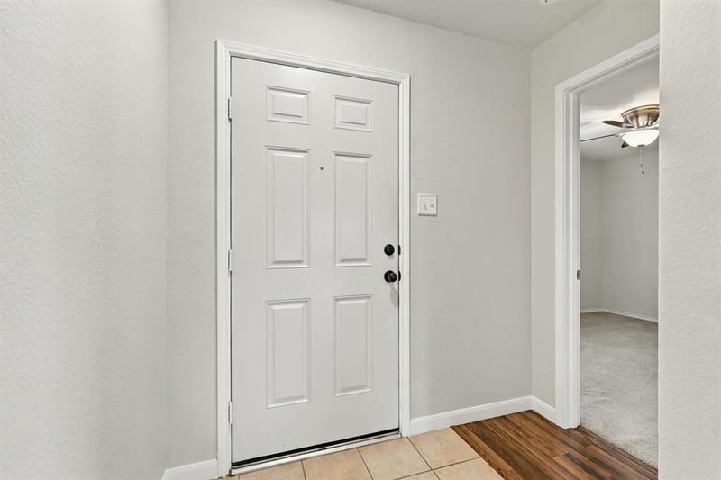 729 Rio Bravo Drive, Fort Worth TX 76052 - Photo 3
