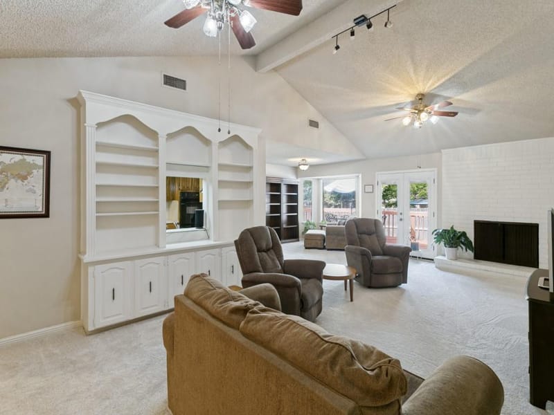 221 Meadowhill Drive, Benbrook TX 76126 - Photo 6