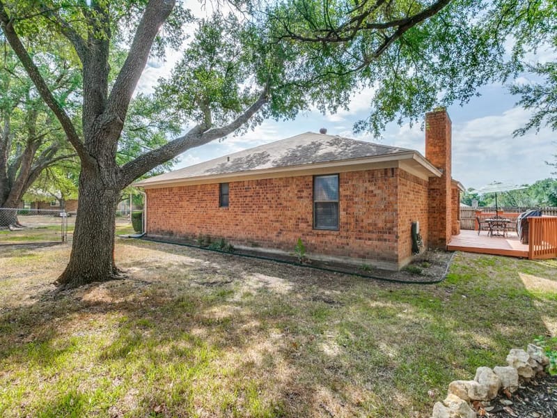 221 Meadowhill Drive, Benbrook TX 76126 - Photo 25
