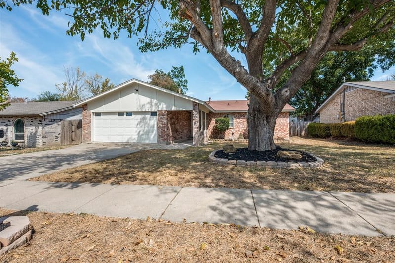 5909 Kary Lynn Drive S, Watauga TX 76148 - Photo 2