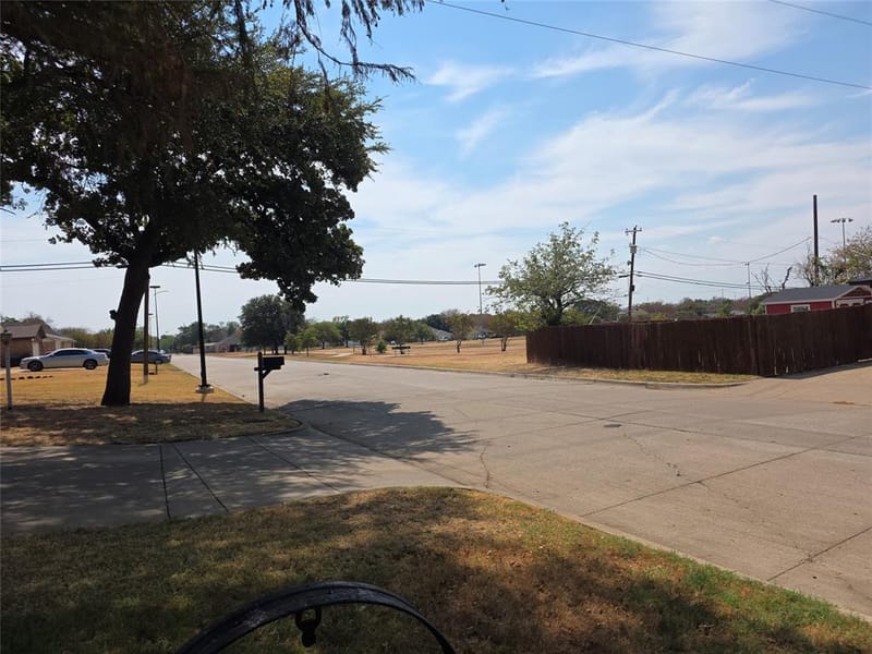 2001 Carverly Drive, Fort Worth TX 76112 - Photo 17