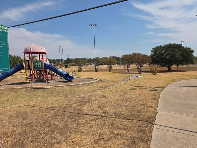 2001 Carverly Drive, Fort Worth TX 76112 - Photo 20