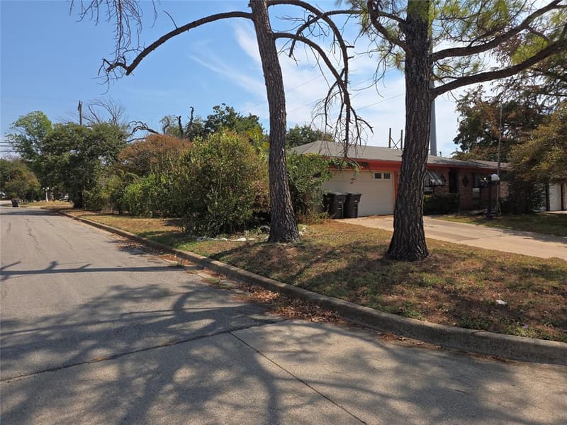 2001 Carverly Drive, Fort Worth TX 76112 - Photo 15