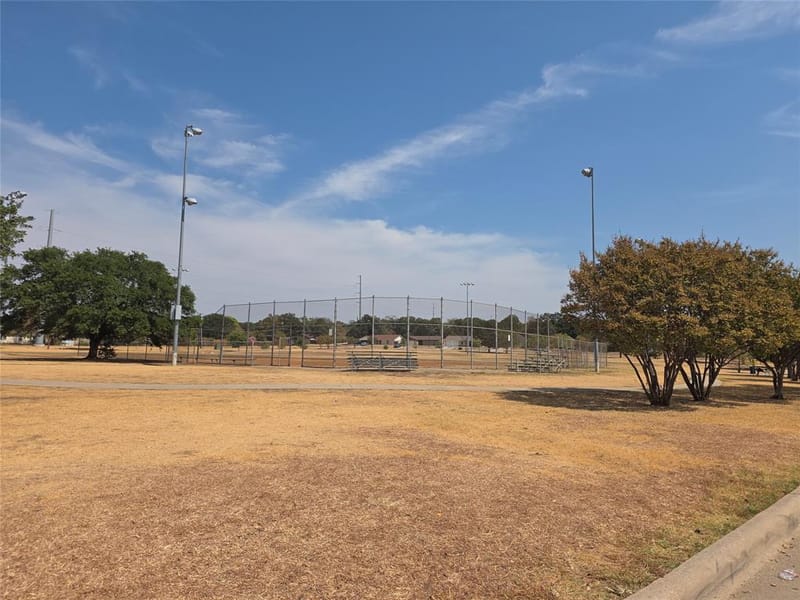 2001 Carverly Drive, Fort Worth TX 76112 - Photo 21