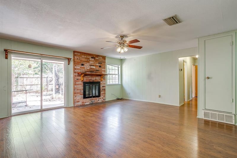 915 Cherry Laurel Lane, Arlington TX 76012 - Photo 6