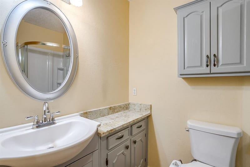 915 Cherry Laurel Lane, Arlington TX 76012 - Photo 16