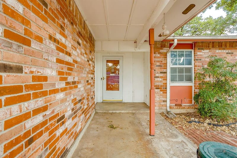 915 Cherry Laurel Lane, Arlington TX 76012 - Photo 5