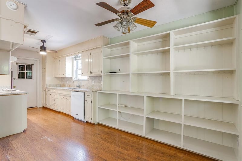 915 Cherry Laurel Lane, Arlington TX 76012 - Photo 8