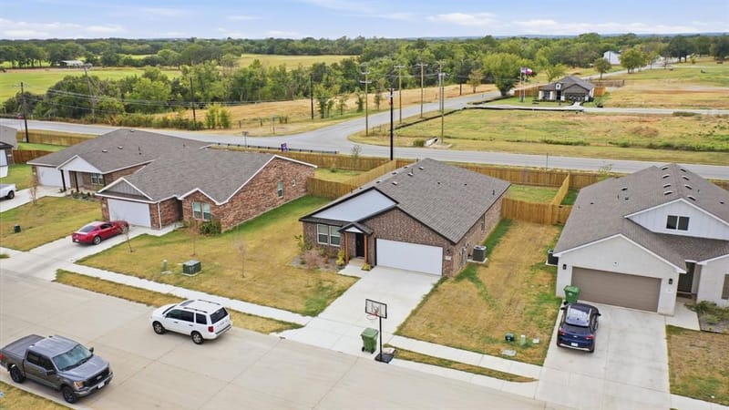 417 Jameson Street, Springtown TX 76082 - Photo 22