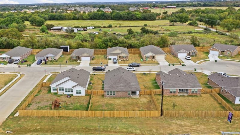417 Jameson Street, Springtown TX 76082 - Photo 24