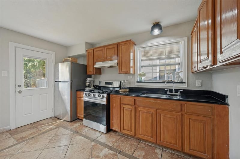 2614 Valwood Parkway, Farmers Branch TX 75234 - Photo 11