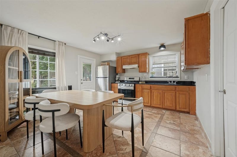 2614 Valwood Parkway, Farmers Branch TX 75234 - Photo 8