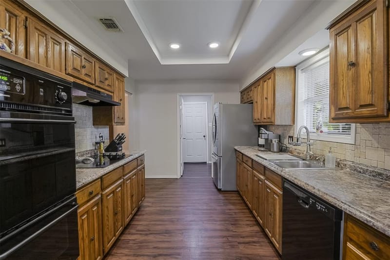 5508 Grissom Drive, Arlington TX 76016 - Photo 10