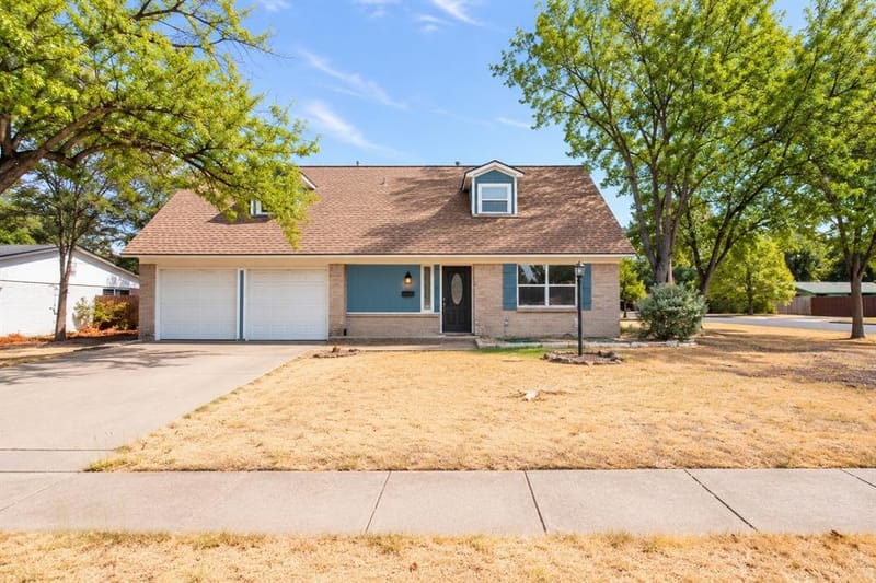 8708 Flicker Lane, Dallas TX 75238 - Photo 2