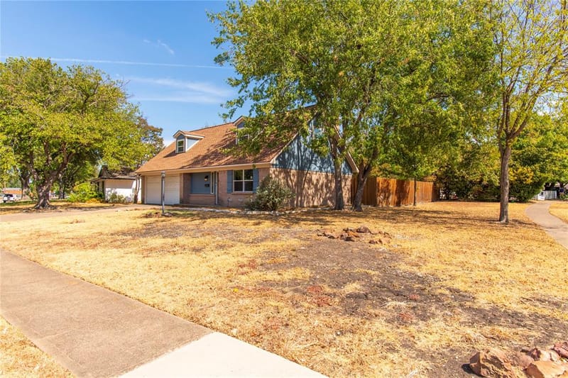 8708 Flicker Lane, Dallas TX 75238 - Photo 33
