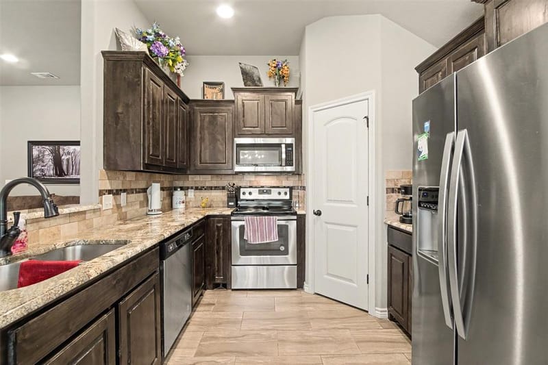 3907 Del Rio Court, Granbury TX 76049 - Photo 7
