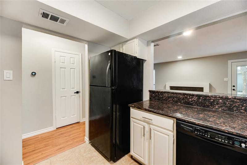 730 W Canty Street, Dallas TX 75208 - Photo 8