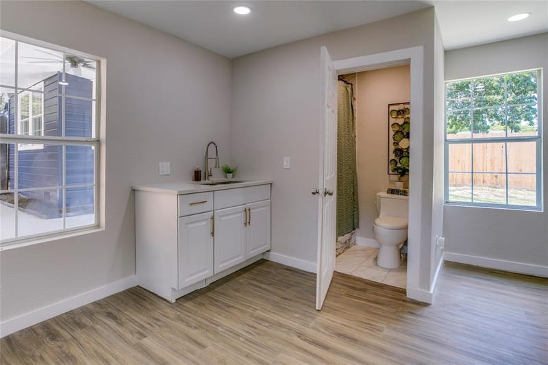 2635 Gladstone Drive, Dallas TX 75211 - Photo 33