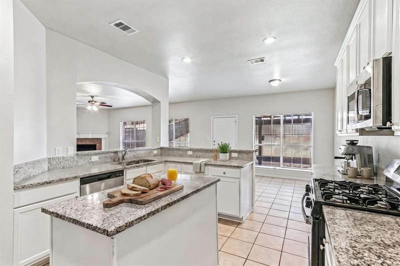 1809 Morning Glory Drive, Corinth TX 76210 - Photo 9