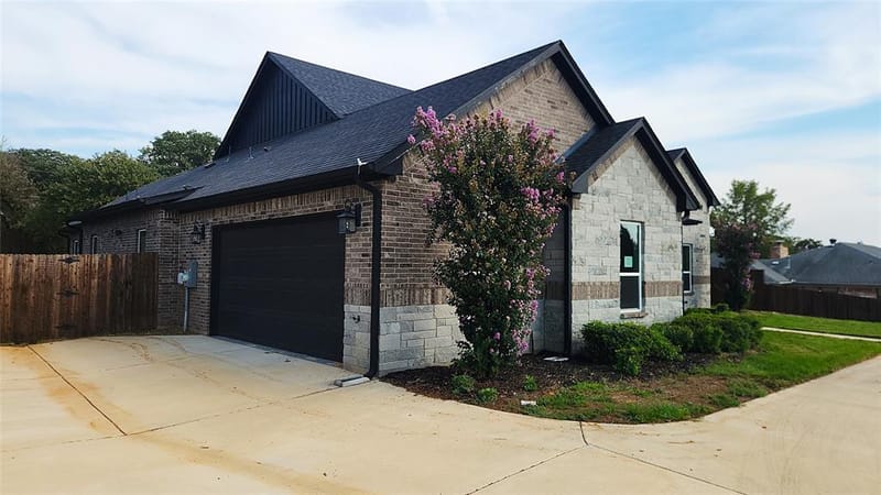 740 Arledge Street, Azle TX 76020 - Photo 2