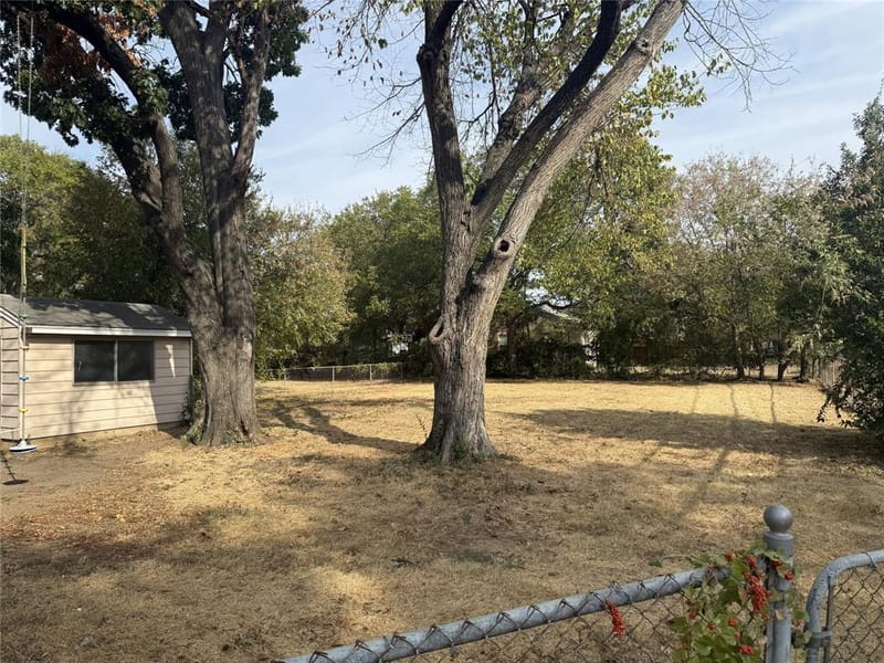 617 E Union Bower Road, Irving TX 75061 - Photo 2