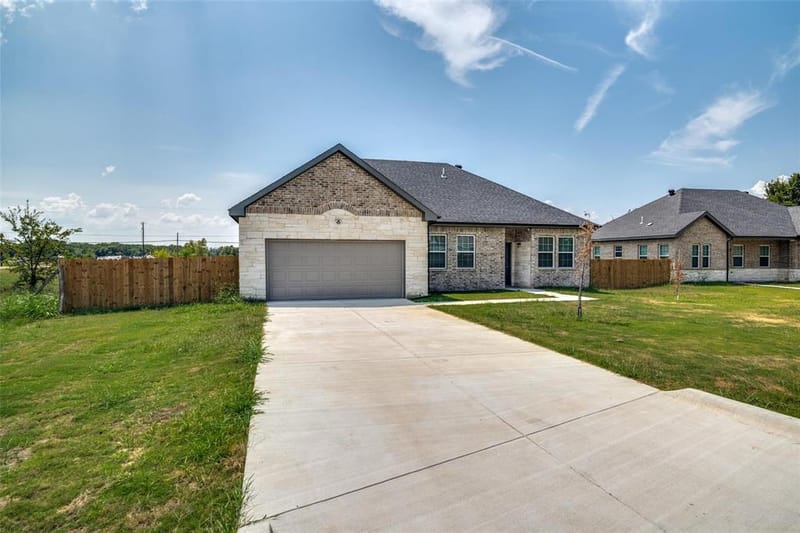 705 Lakeland Drive, West Tawakoni TX 75474 - Photo 2