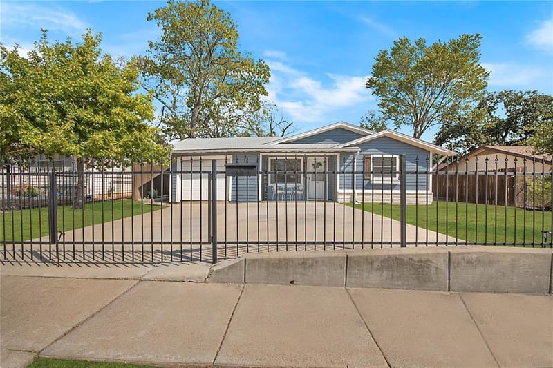 7241 Van Natta Lane, Fort Worth TX 76112 - Photo 3