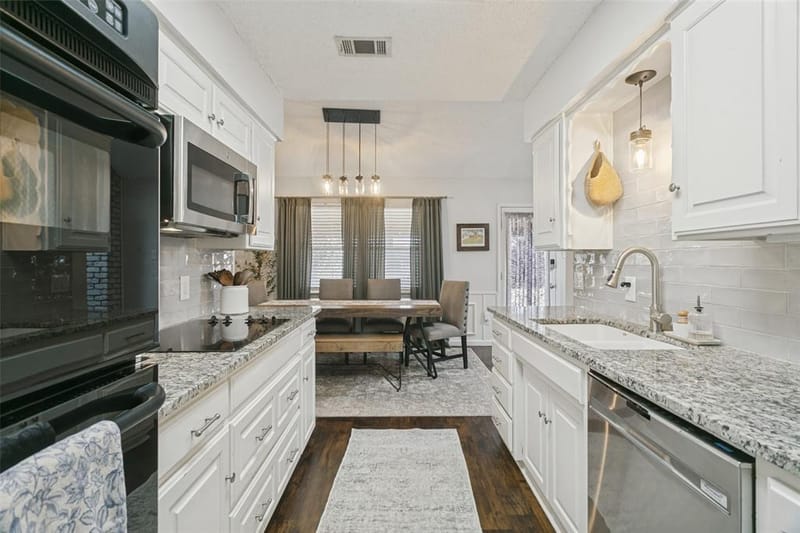 2077 Parkridge Drive, Hurst TX 76054 - Photo 6