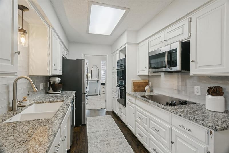 2077 Parkridge Drive, Hurst TX 76054 - Photo 7