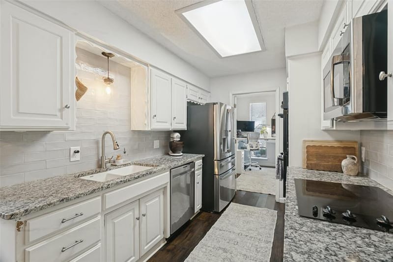 2077 Parkridge Drive, Hurst TX 76054 - Photo 8