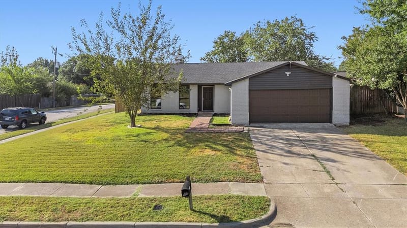 800 Netherland Drive, Arlington TX 76017