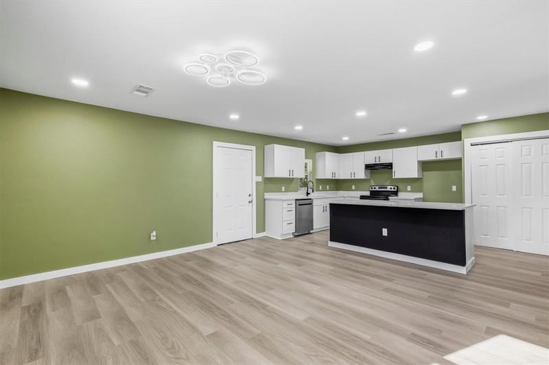 800 Netherland Drive, Arlington TX 76017 - Photo 9