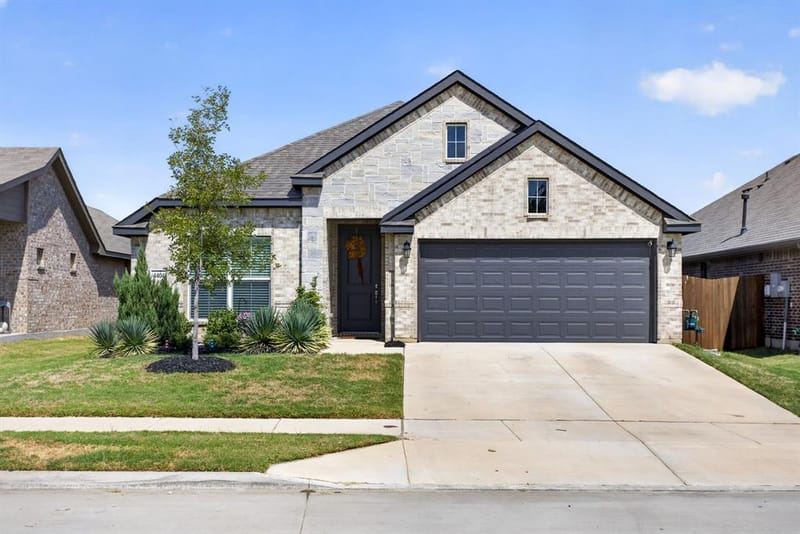 4404 Mill Falls Drive, Fort Worth TX 76036
