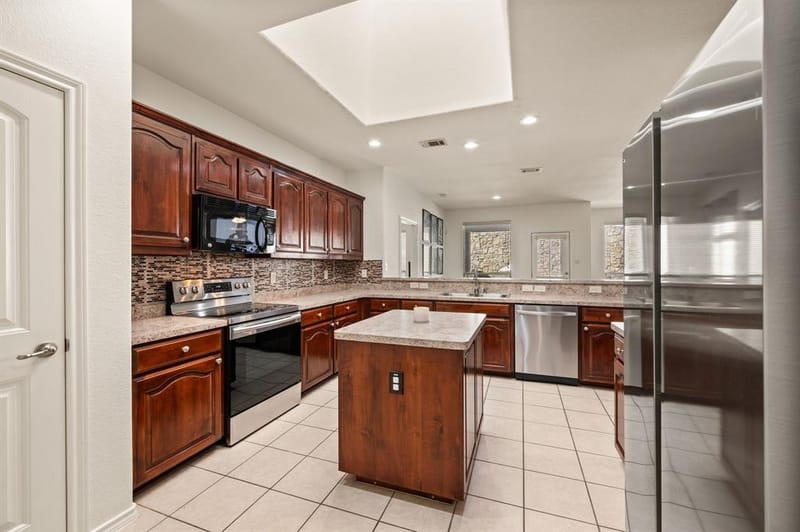 8255 Clarksprings Drive, Dallas TX 75236 - Photo 8