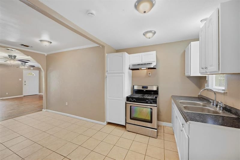 302 W Dexter Street, Sherman TX 75092 - Photo 9