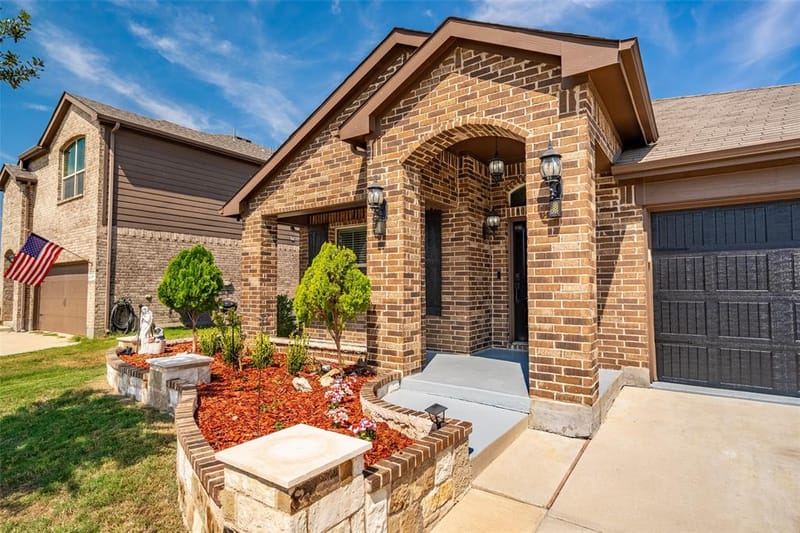303 Triple Crown Lane, Ponder TX 76259 - Photo 5