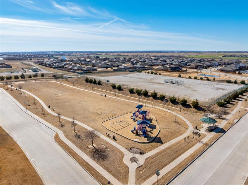 303 Triple Crown Lane, Ponder TX 76259 - Photo 38