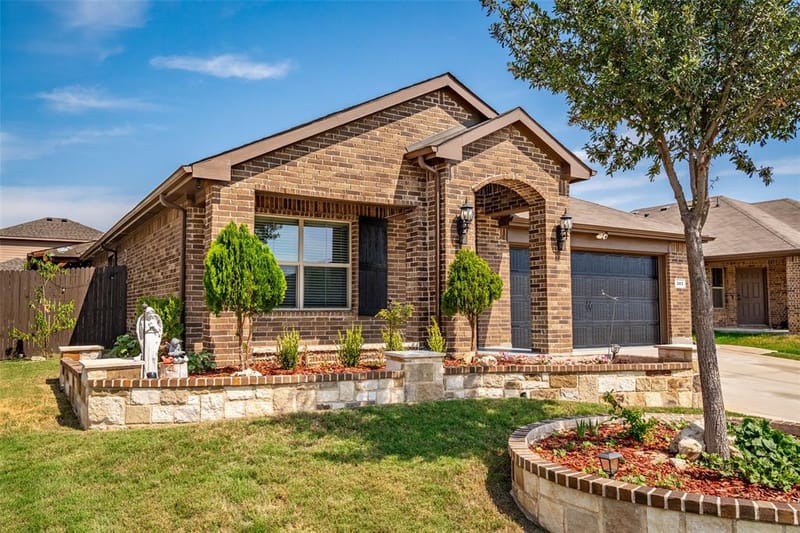 303 Triple Crown Lane, Ponder TX 76259 - Photo 4