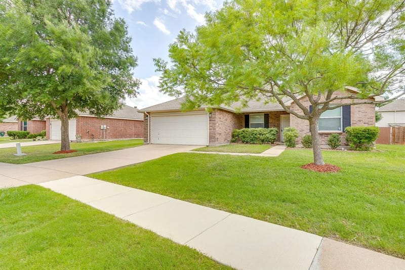 1313 Lauren Drive, Burleson TX 76028