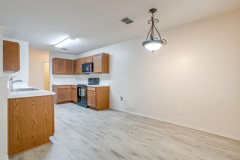 1313 Lauren Drive, Burleson TX 76028 - Photo 14