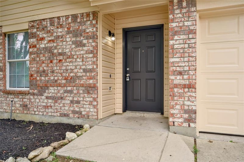 829 Santa Rosa Drive, Fort Worth TX 76052 - Photo 2
