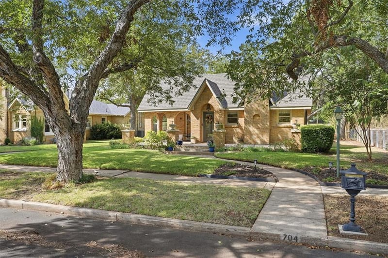 704 Forrest Avenue, Cleburne TX 76033 - Photo 2