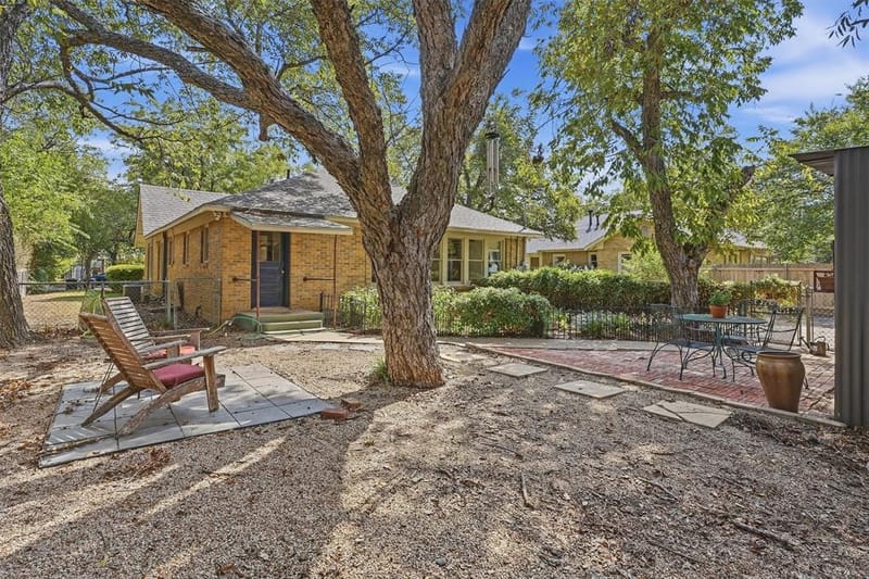704 Forrest Avenue, Cleburne TX 76033 - Photo 6