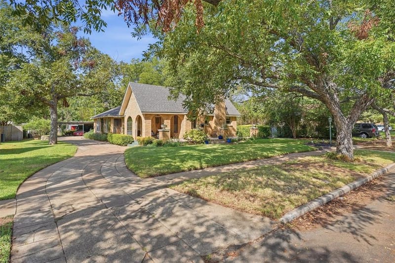 704 Forrest Avenue, Cleburne TX 76033 - Photo 3
