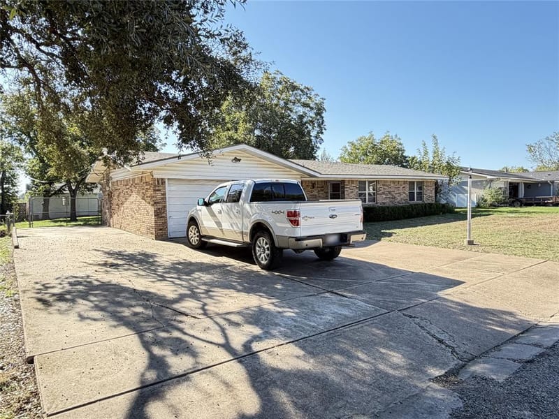 111 E Dawn Drive, Robinson TX 76706 - Photo 2