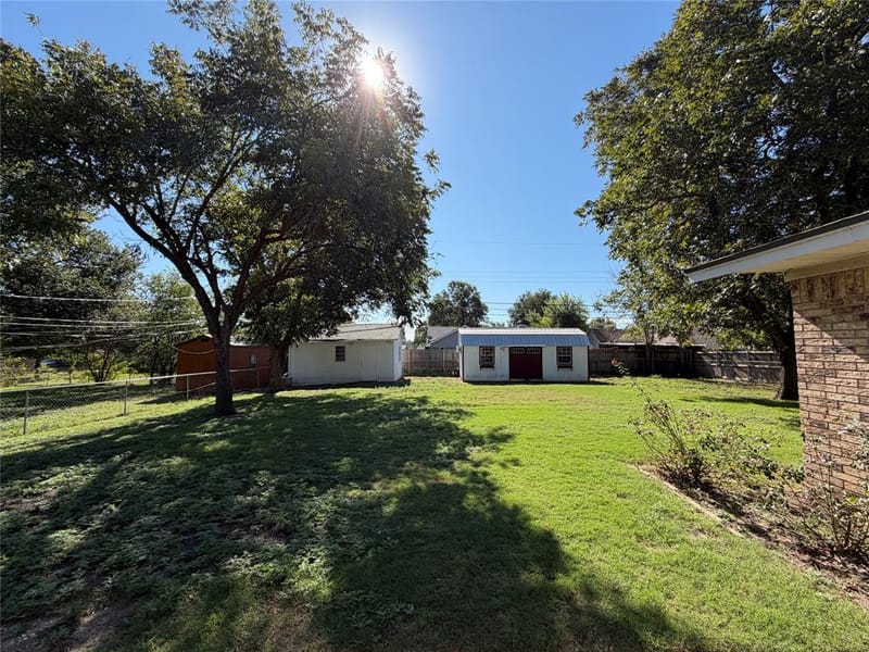 111 E Dawn Drive, Robinson TX 76706 - Photo 16