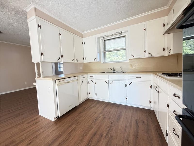 111 E Dawn Drive, Robinson TX 76706 - Photo 8