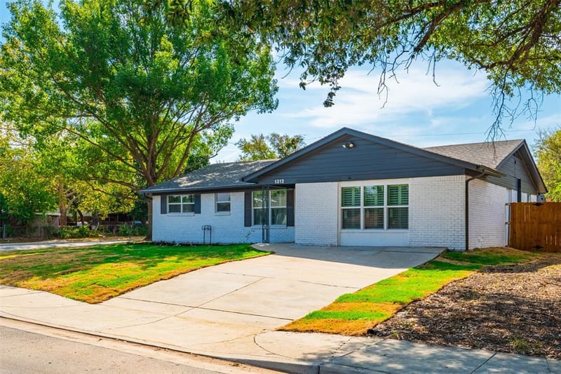 1312 E Mitchell Street, Arlington TX 76010 - Photo 2