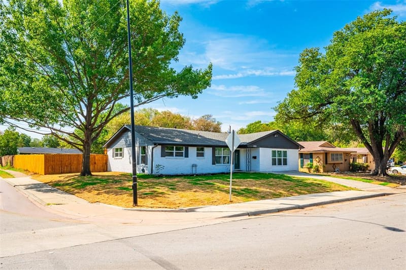 1312 E Mitchell Street, Arlington TX 76010 - Photo 4