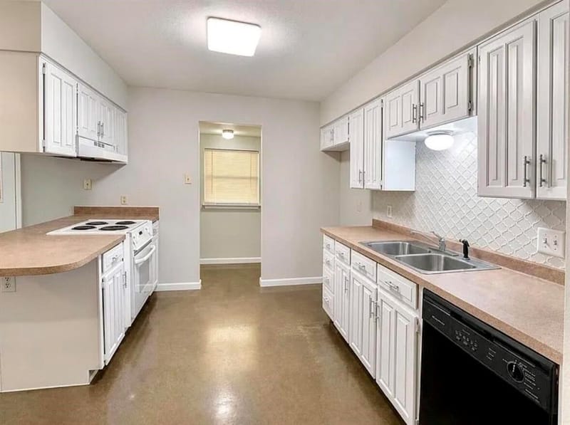 915 Lemontree Drive, Arlington TX 76017 - Photo 12
